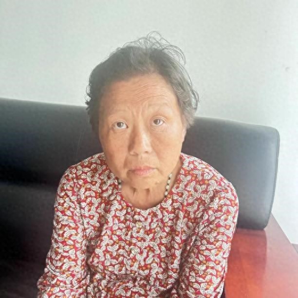 走失者照片 驻马店市寻亲：五旬女子被救助，花白...
