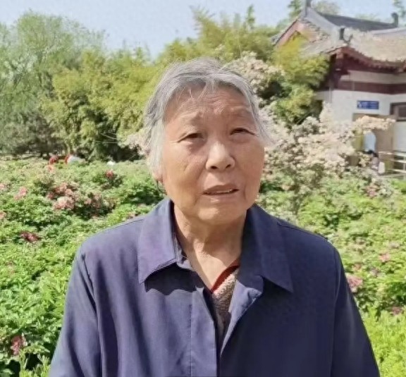 走失者照片 新乡市辉县市寻人：七旬老太走失，穿...