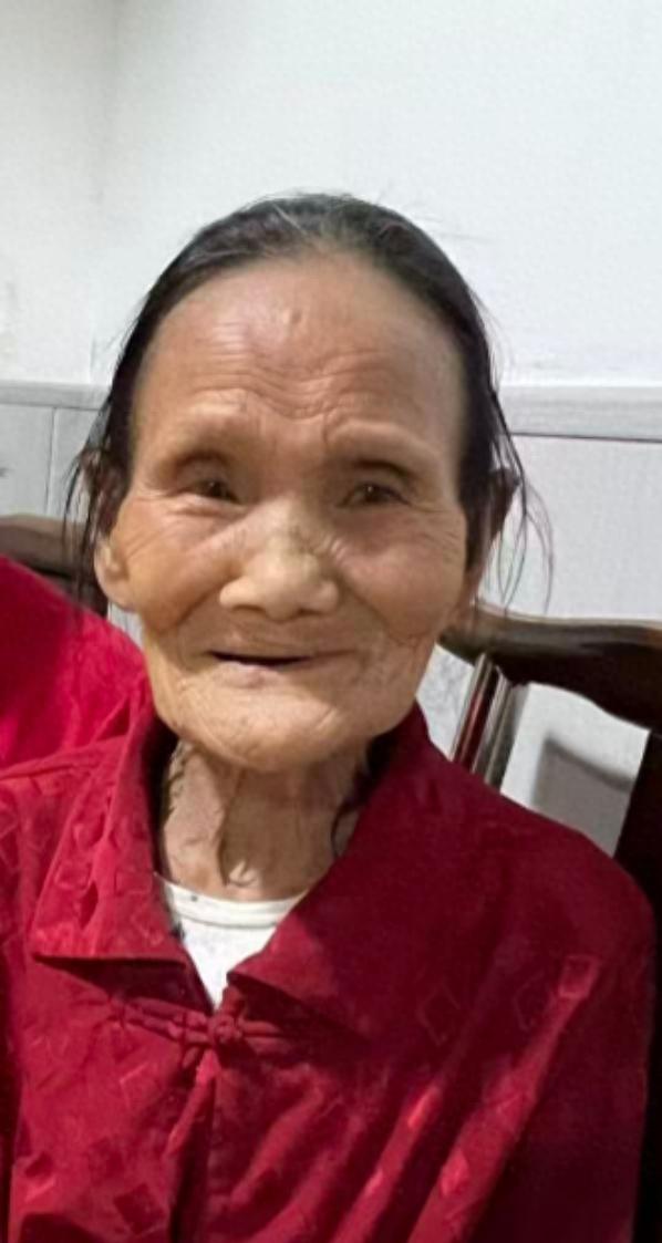走失者照片 重庆市寻人：九旬老太走失，穿黑色外...