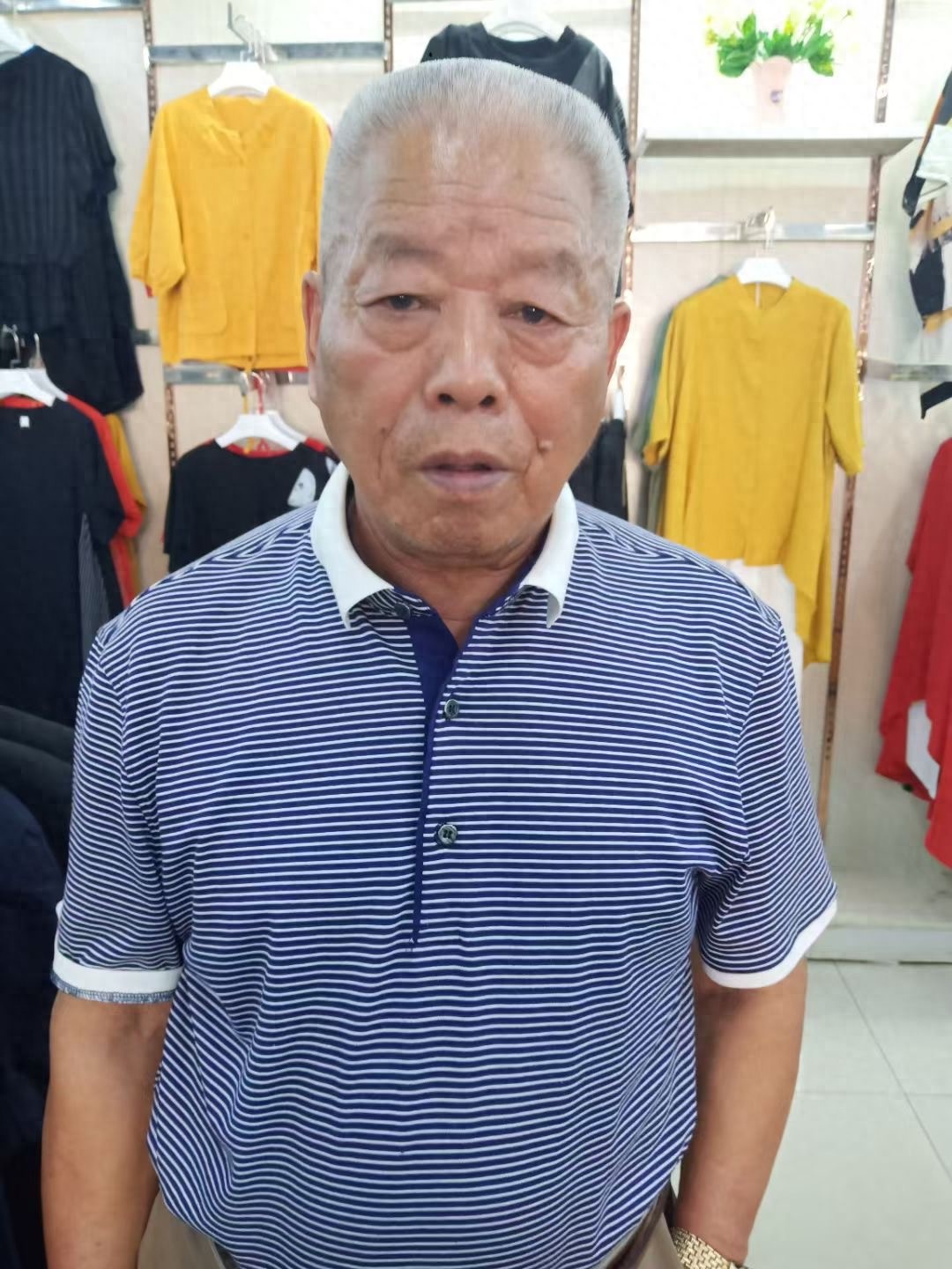 走失者照片 洛阳市寻人：七旬老人走失，穿黑色毛...