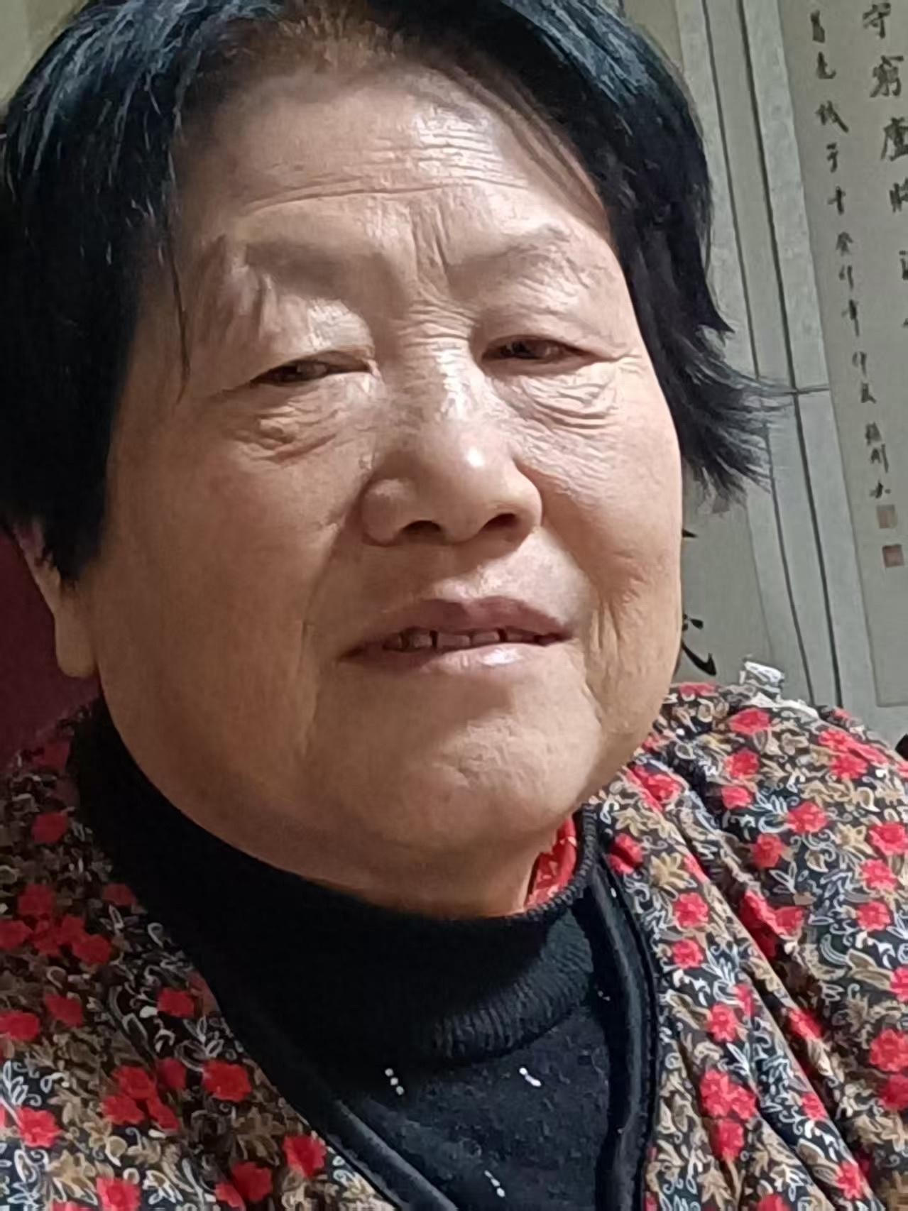 走失者照片 陇南市寻人：七旬老太走失，穿红黑色...