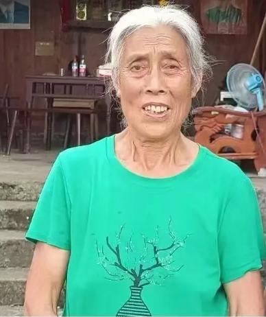 走失者照片 铜仁市寻人：七旬老太走失，戴咖色帽...