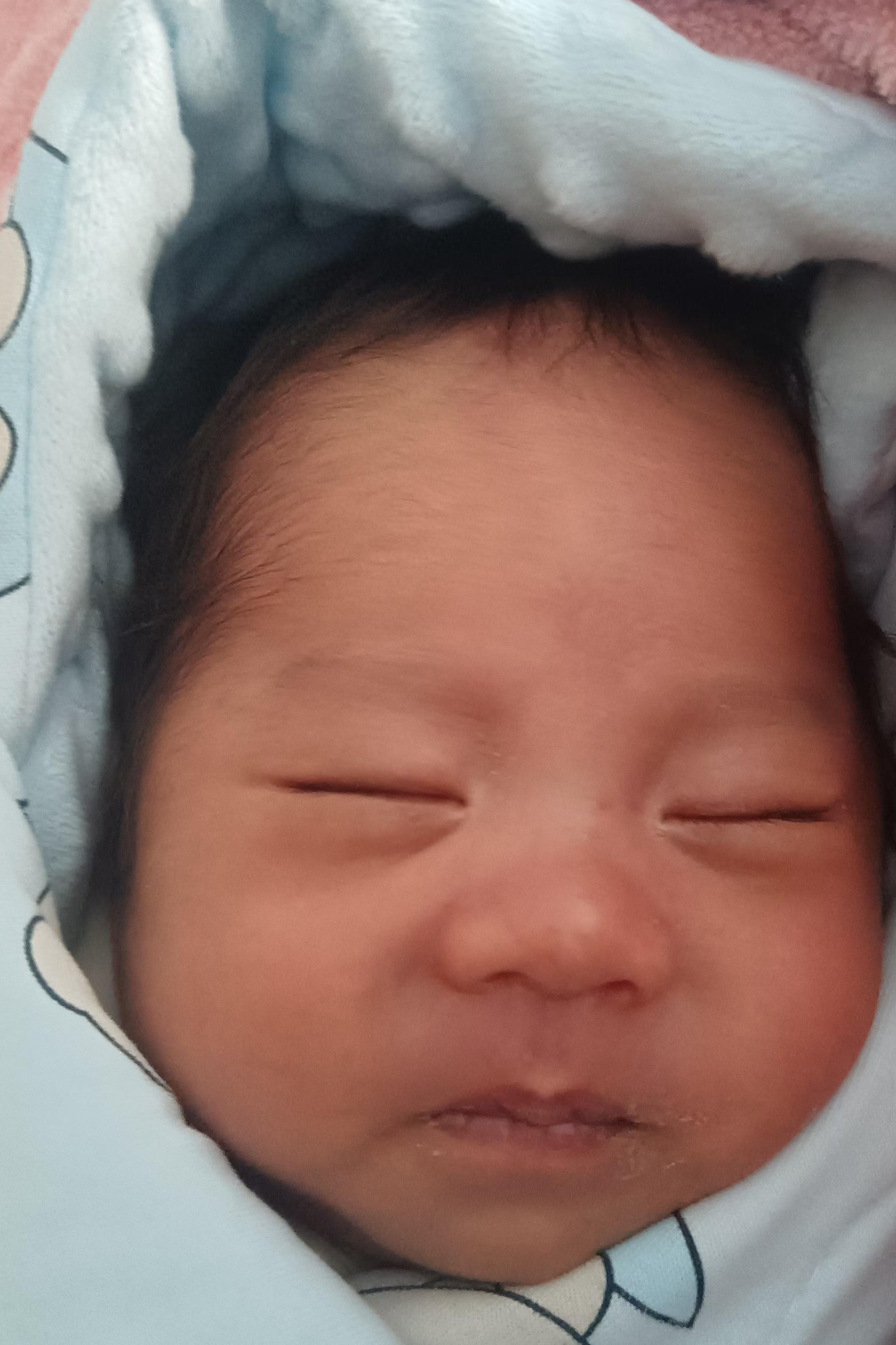 走失者照片 保山市寻亲：初生男婴被救助，被置于...