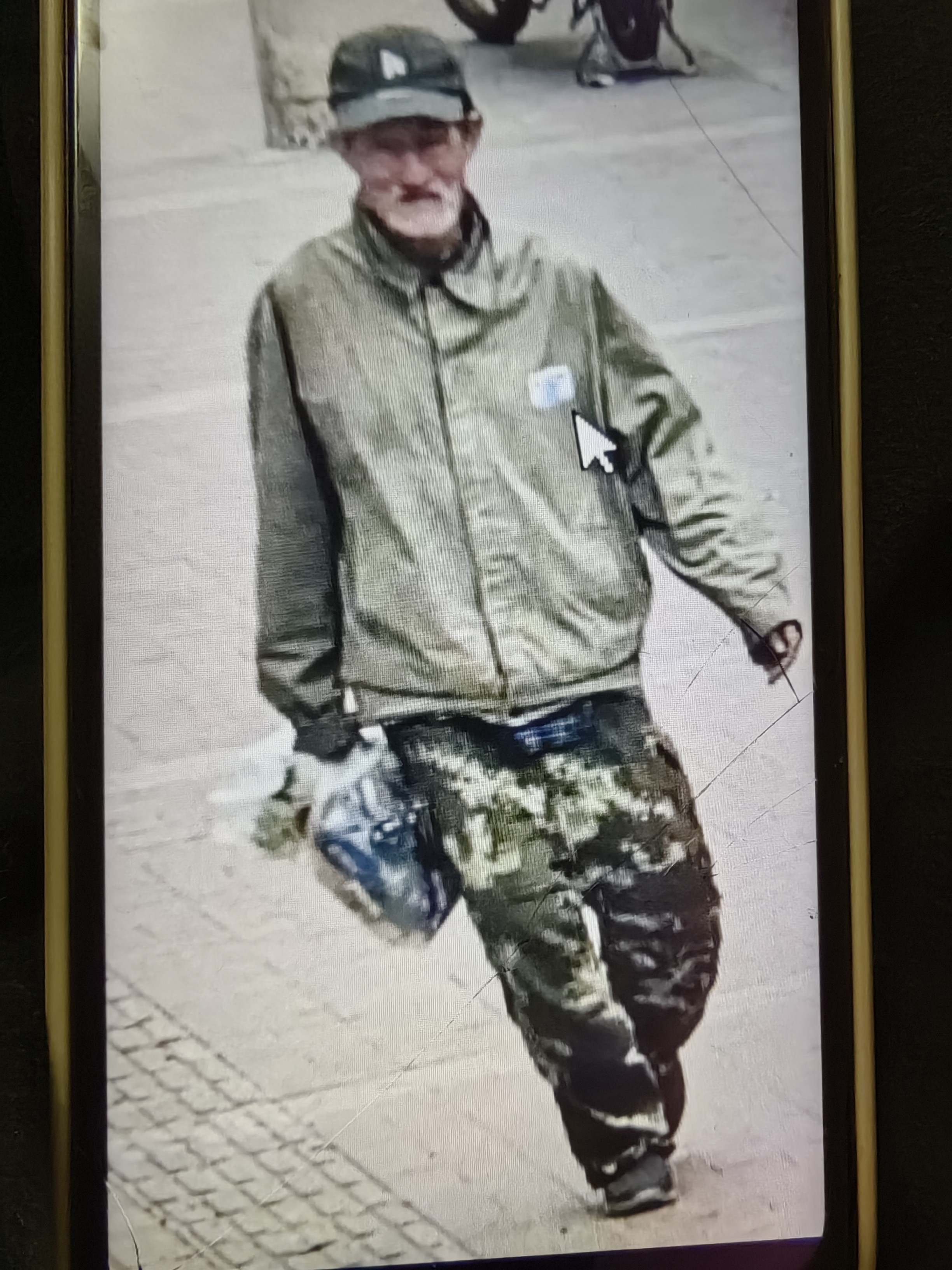 走失者照片 鞍山市寻人：六旬老人走失，穿米色上...