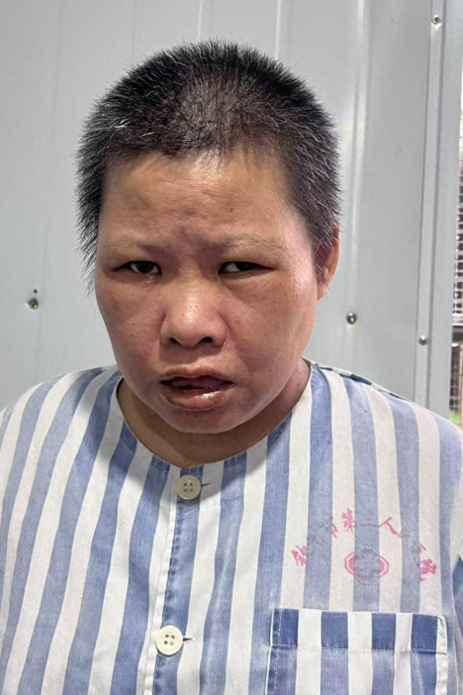 走失者照片 钦州市寻亲：五旬女子被救助，高1米...