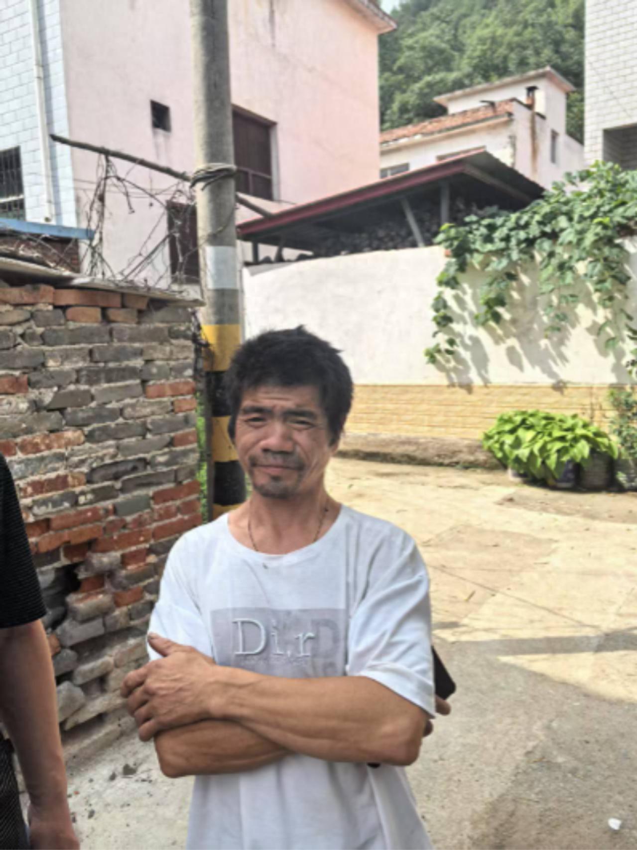 走失者照片 南阳市寻亲：六旬老人被救助，短发，...