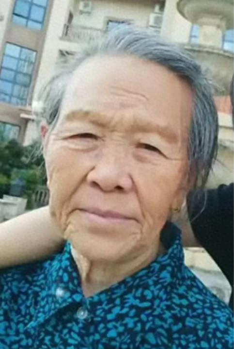 走失者照片 赣州市寻人：八旬老太走失，穿蓝白相...