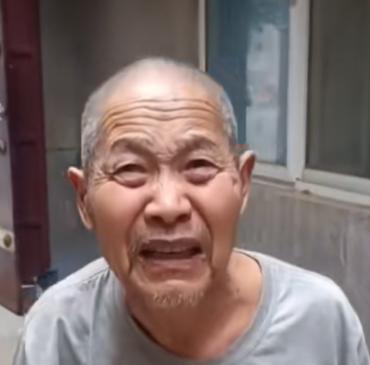 走失者照片 咸阳市寻人：八旬老人走失，穿深灰色...