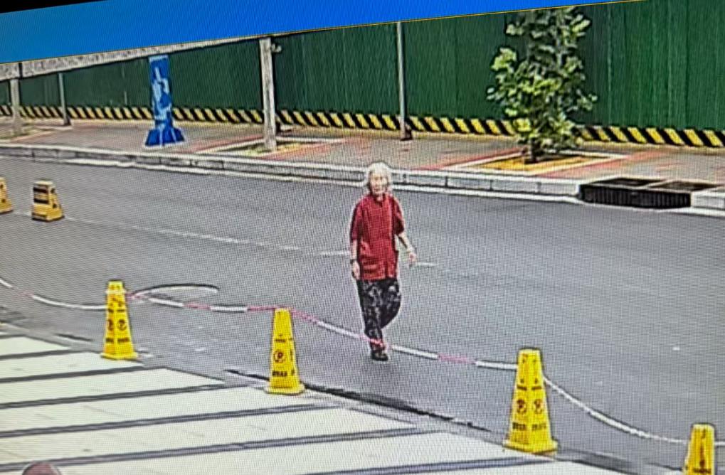 走失者照片 石家庄市寻人：七旬老太走失，穿红色...