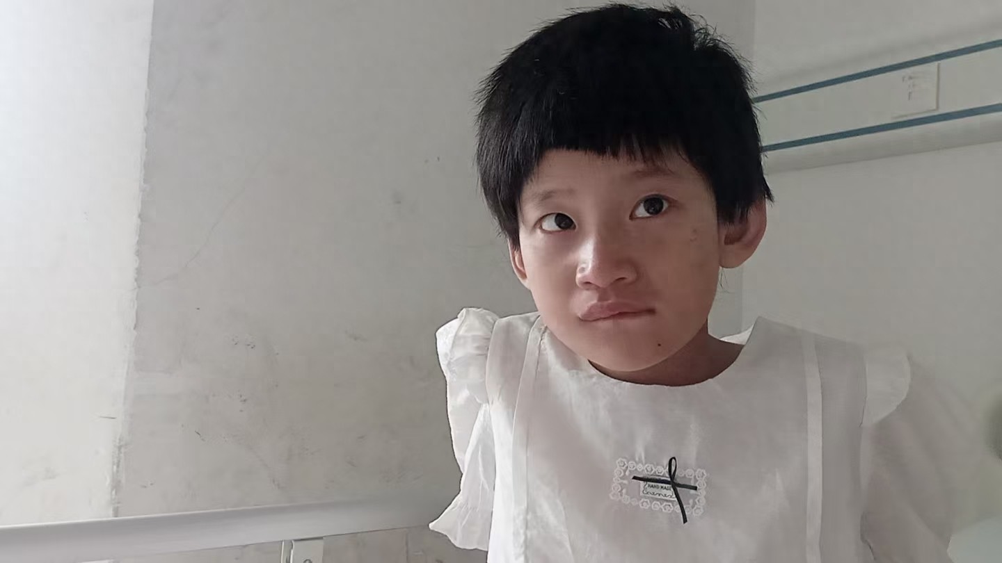 走失者照片 邯郸市寻亲：9岁女孩被救助，穿白色...