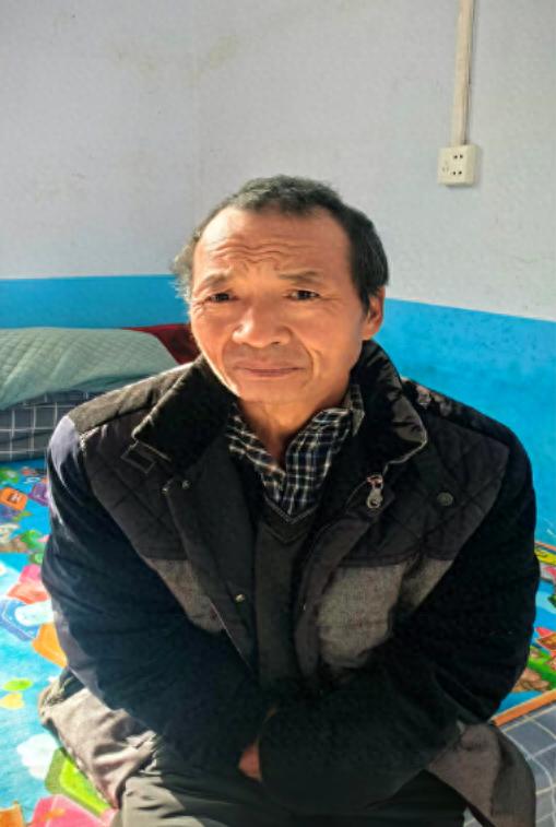 走失者照片 运城市寻亲：五旬男子被救助，穿黑色...