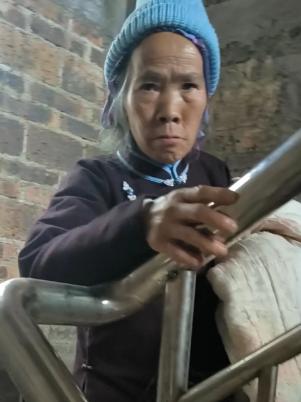 走失者照片 文山州寻人：六旬老太走失，穿黑色衣...