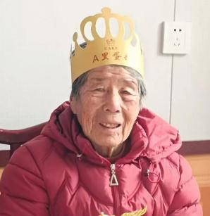 走失者照片 淄博市寻人：八旬老太走失，穿红色棉...