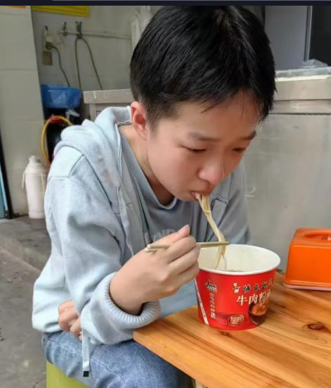 走失者照片 黄石市寻人:17岁女孩走失,穿白色...