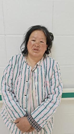 走失者照片 周口市寻亲：五旬女子被救助，穿红色...
