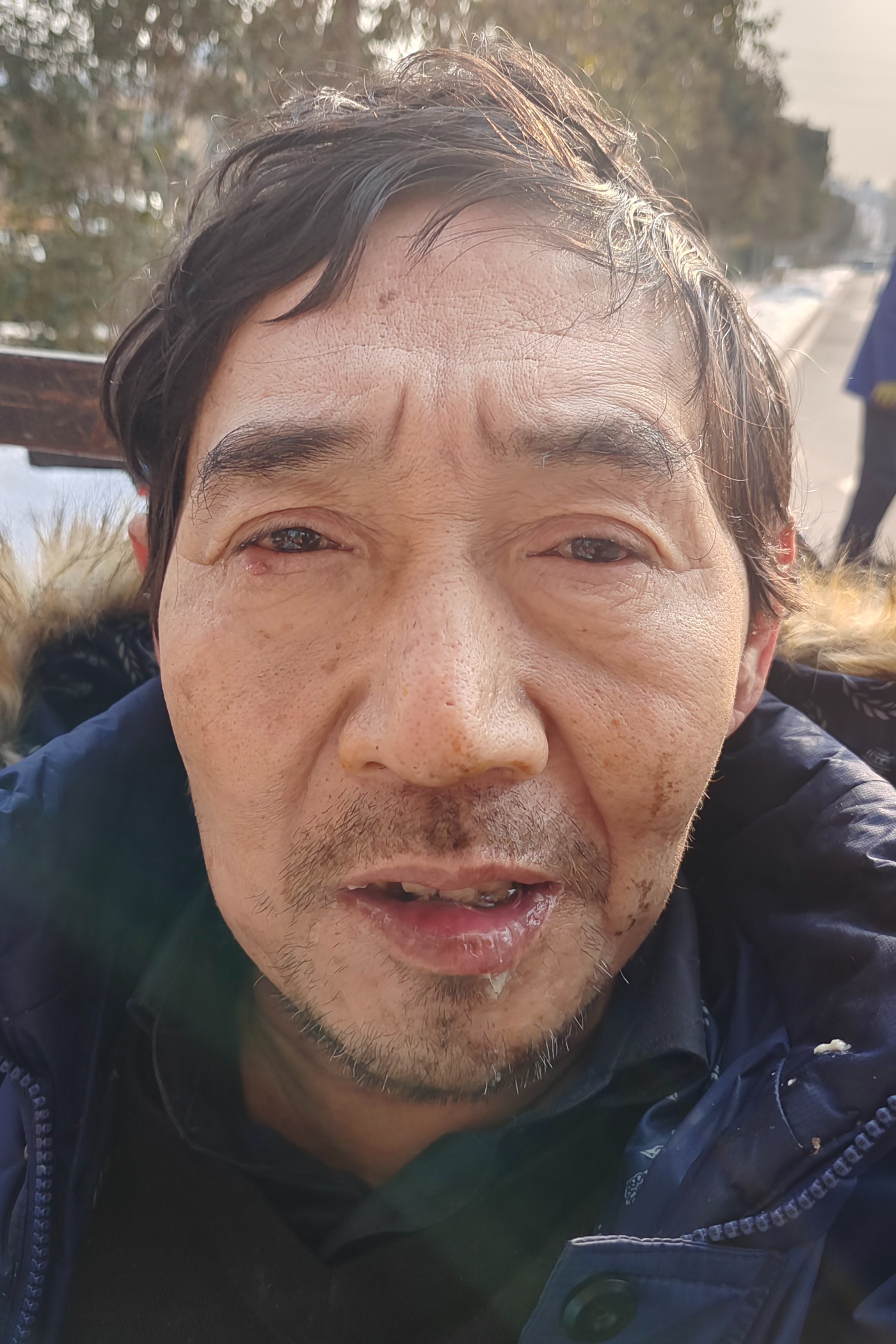 走失者照片 开封市寻亲：五旬男子被救助，穿蓝色...