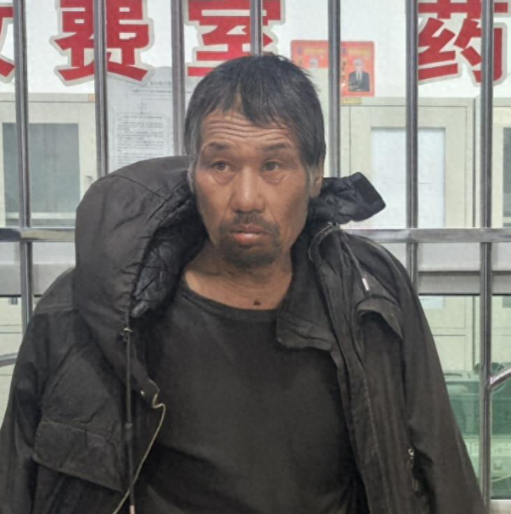 走失者照片 临汾市寻亲：五旬男子被救助，穿黑色...