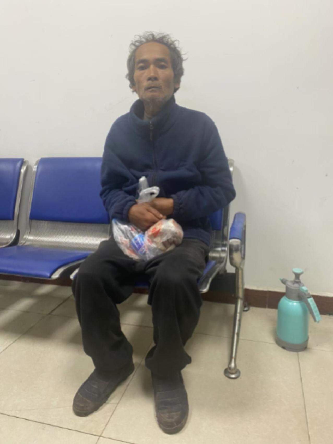 走失者照片 遂宁市寻亲：六旬老人被救助，穿蓝色...