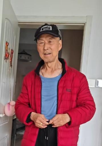 走失者照片 南京市寻人：七旬老人走失，戴鸭舌帽...