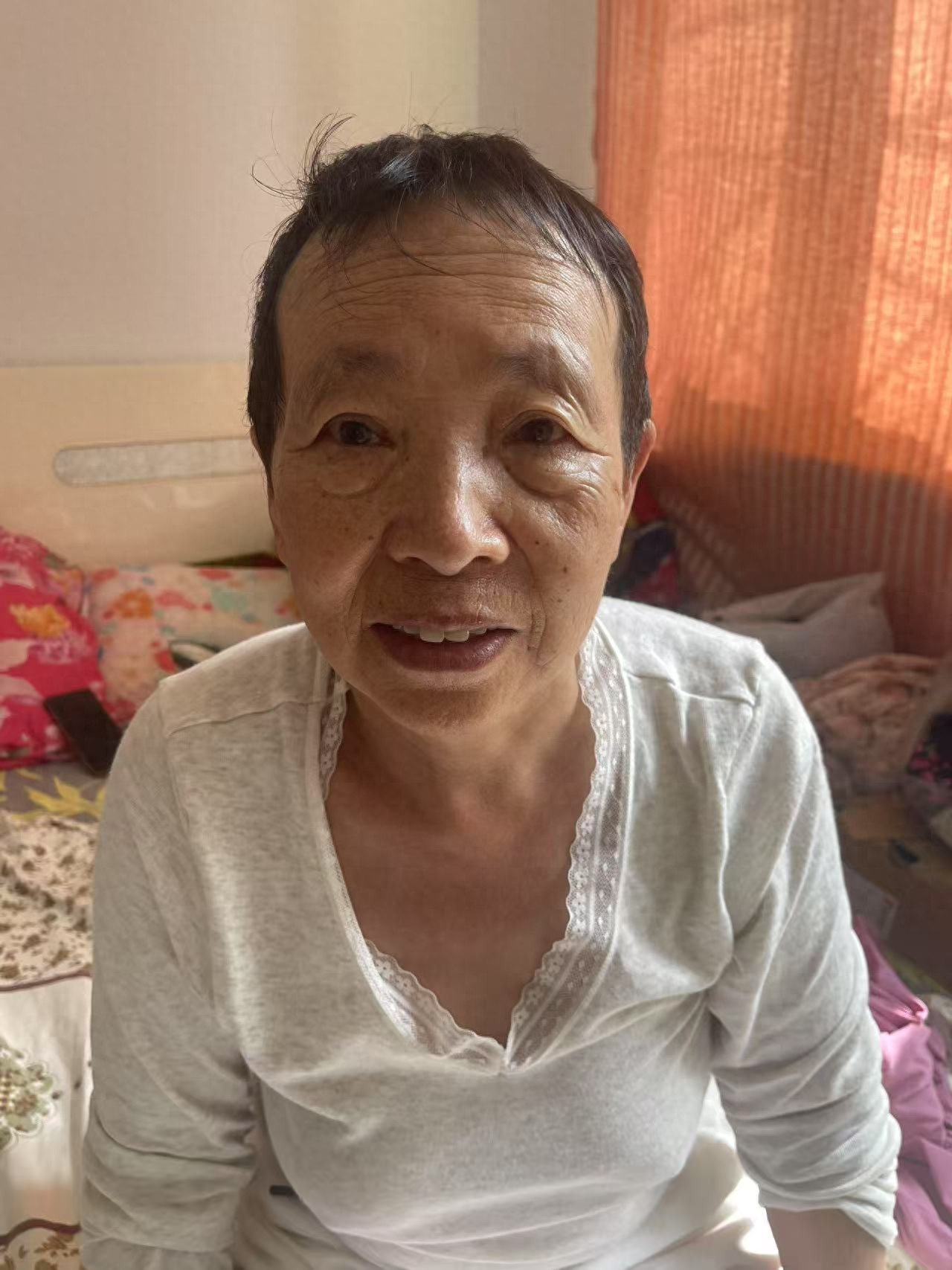 走失者照片 佳木斯市寻人：六旬老太走失，穿粉色...
