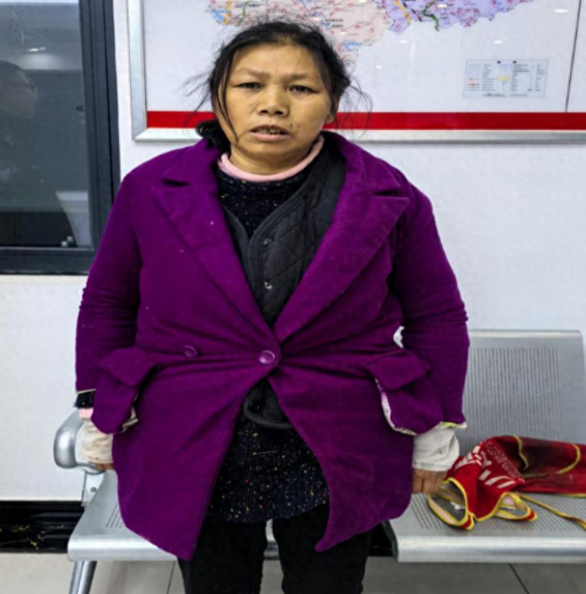 走失者照片 重庆寻亲：五旬女子被救助，自述叫金...