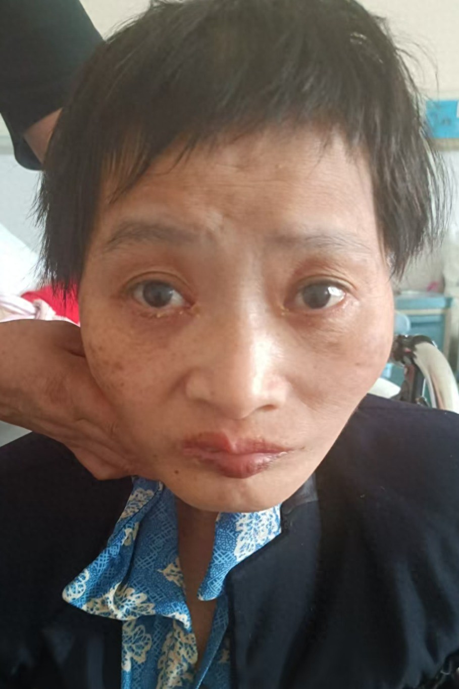 走失者照片 邵阳市寻亲：五旬女子被救助，穿黑色...