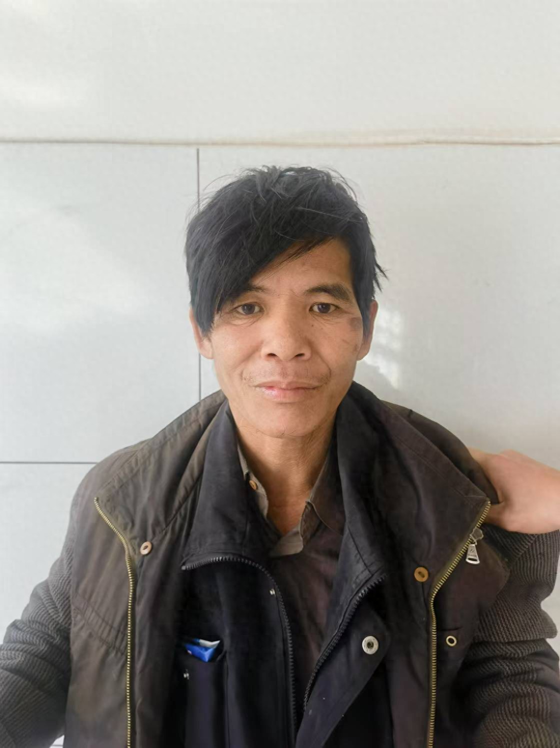 走失者照片 玉林市寻亲：中年男子被救助，穿卡其...