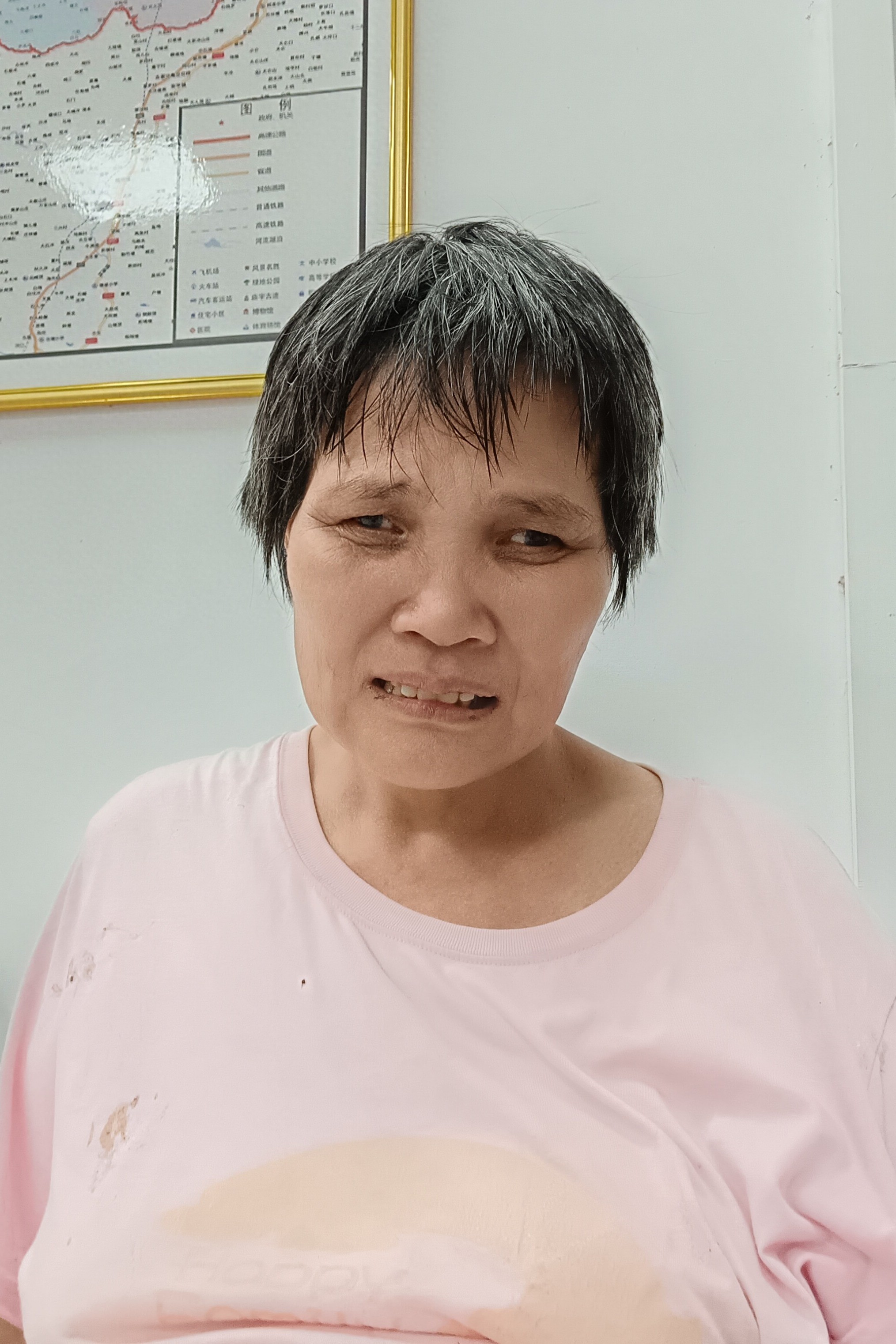 走失者照片 梧州市寻亲：六旬老太被救助，穿粉色...