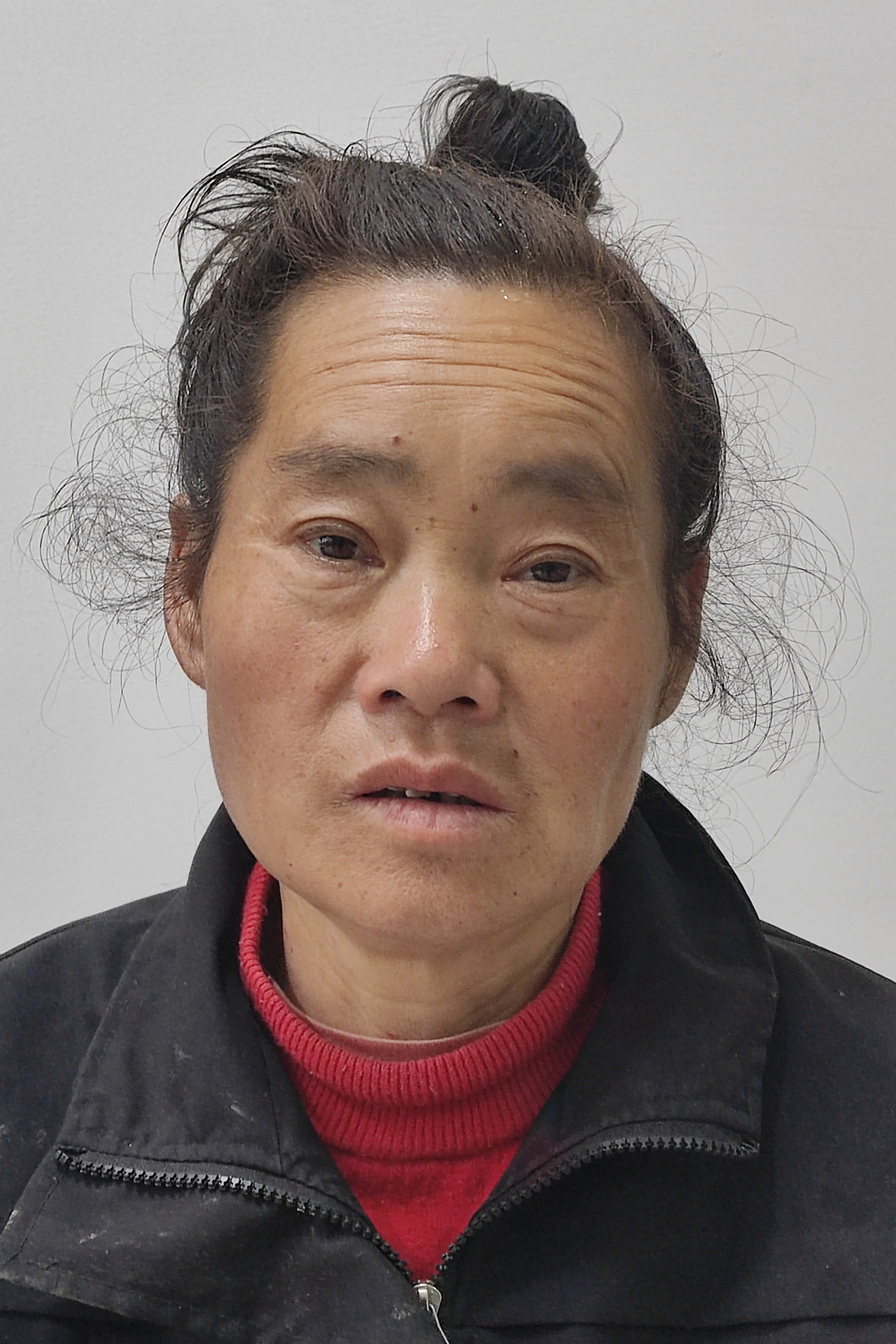 走失者照片 宿州市寻亲：六旬老太被救助，穿黑色...