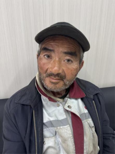 走失者照片 鹰潭市寻亲：六旬老人被救助，穿黑色...