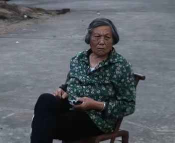 走失者照片 株洲市寻人：八旬老太走失，穿红色花...