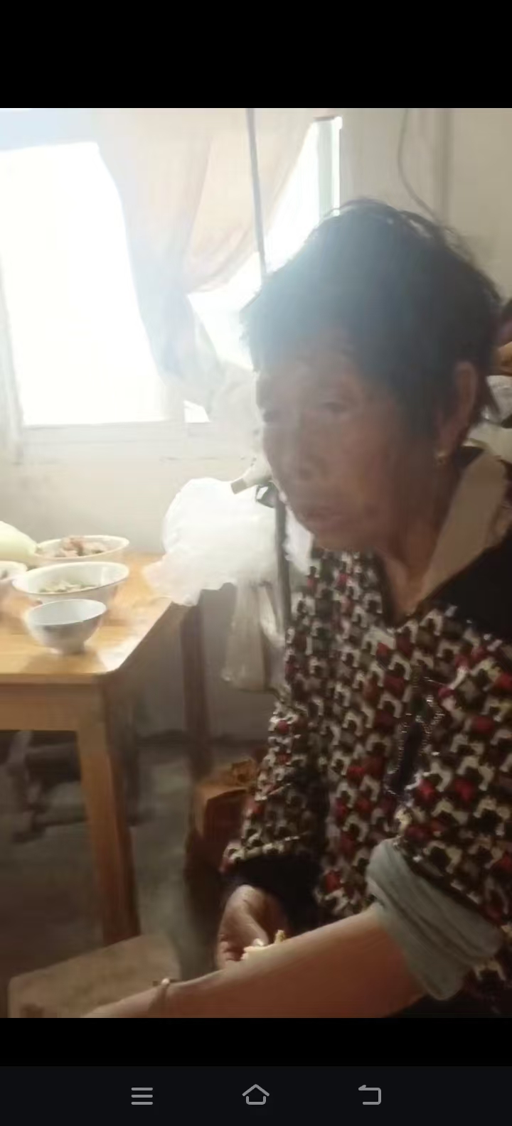 走失者照片 连云港市寻人：八旬老太走失，高1米...