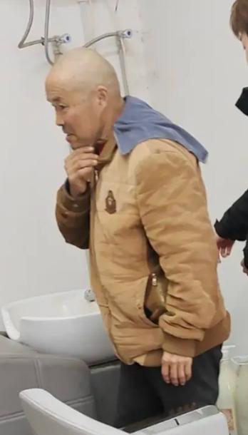 走失者照片 驻马店市寻人：六旬老人走失，戴棉帽...