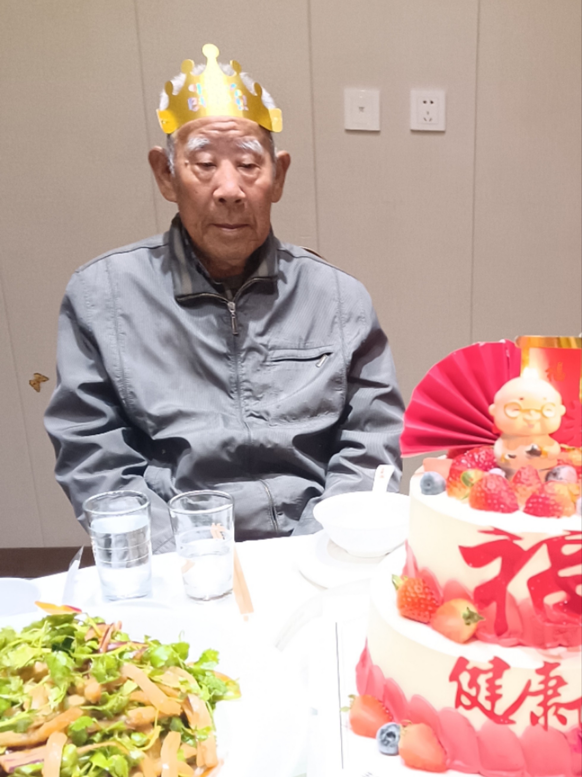 走失者照片 沈阳市寻人：九旬老人走失，穿蓝色冲...