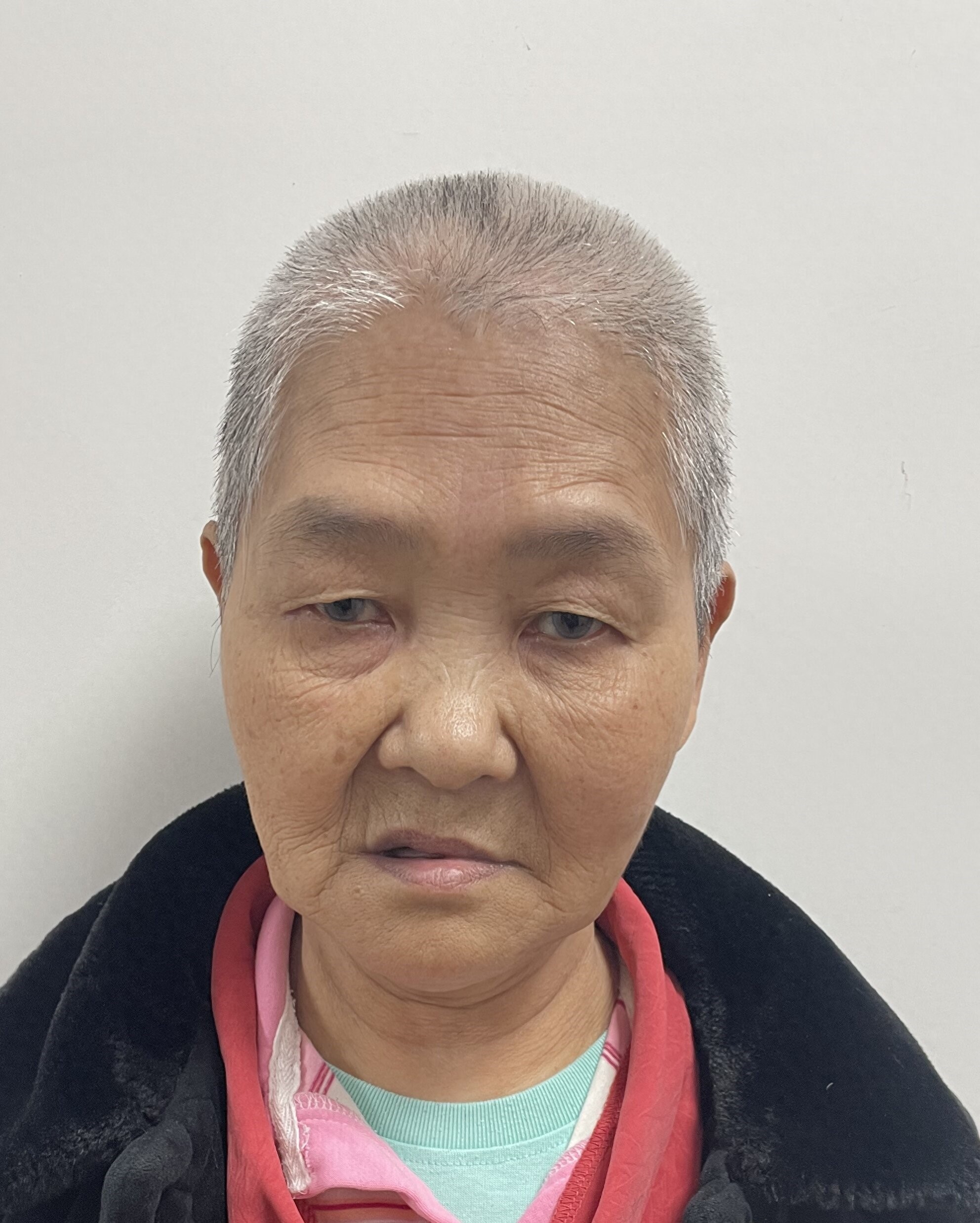 走失者照片 重庆市寻亲：五旬女子被救助，穿浅绿...