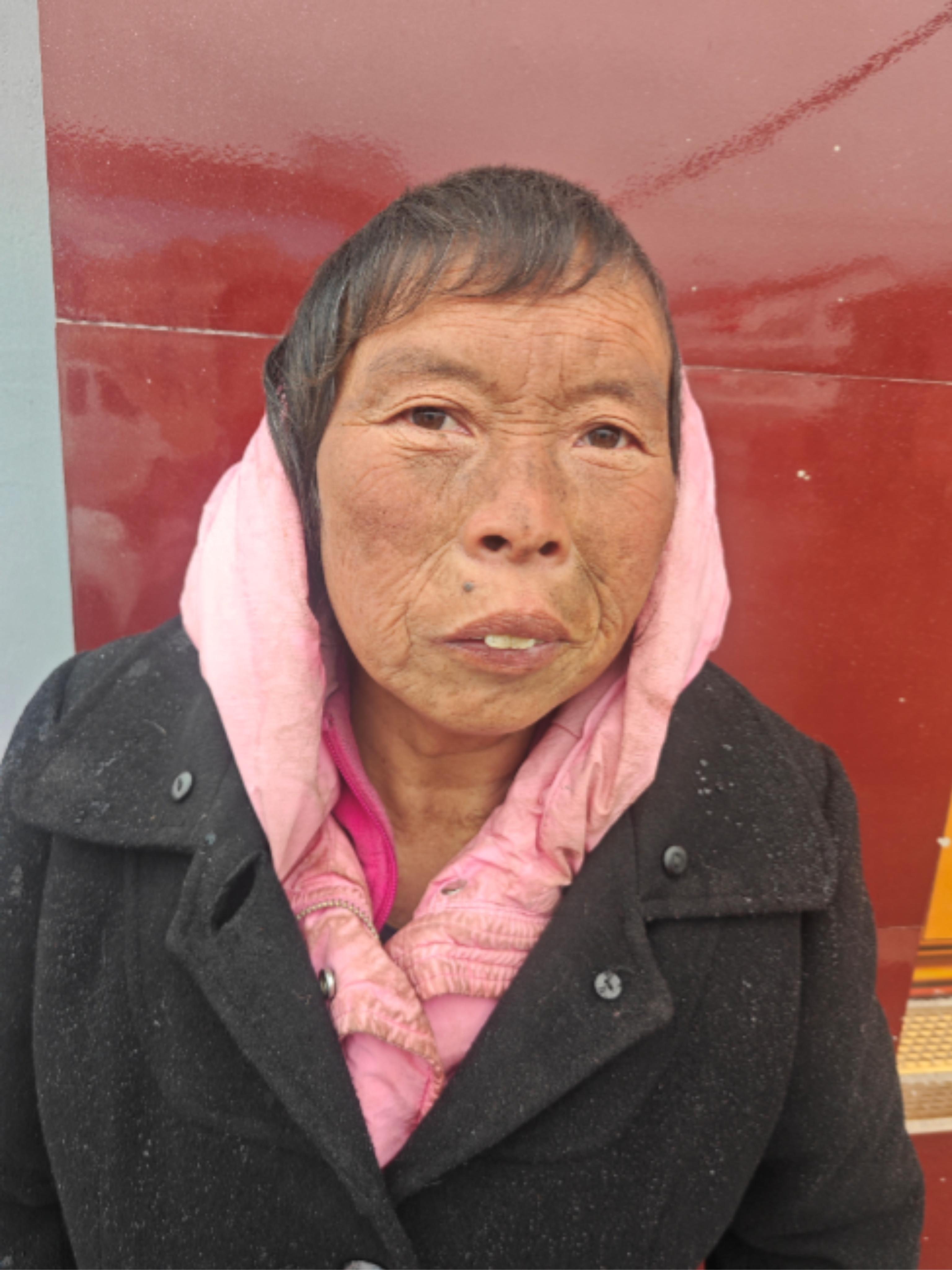 走失者照片 阳泉市寻亲：六旬老太被救助，穿黑色...