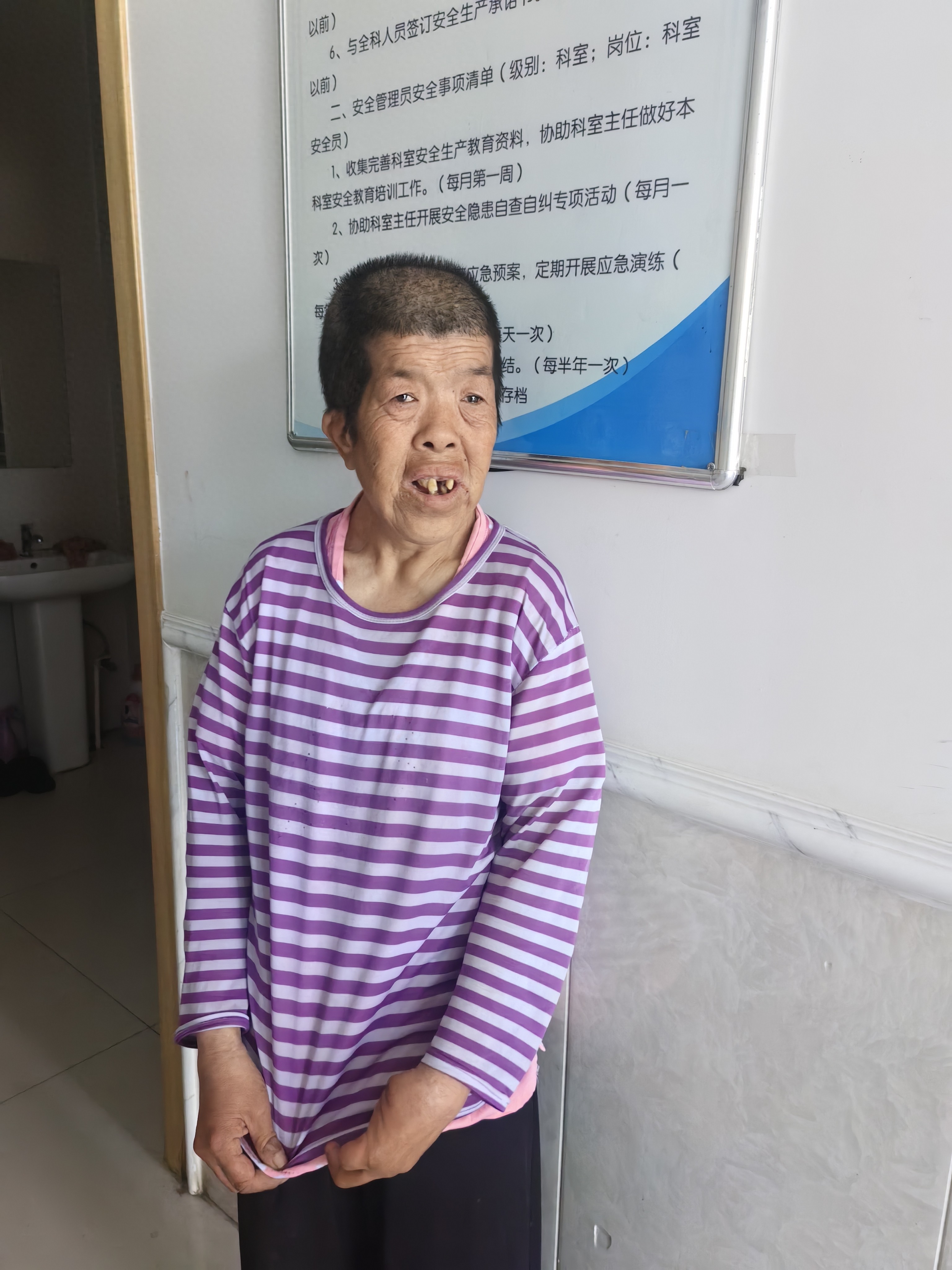 走失者照片 保定市寻亲：六旬老太被救助，短发，...