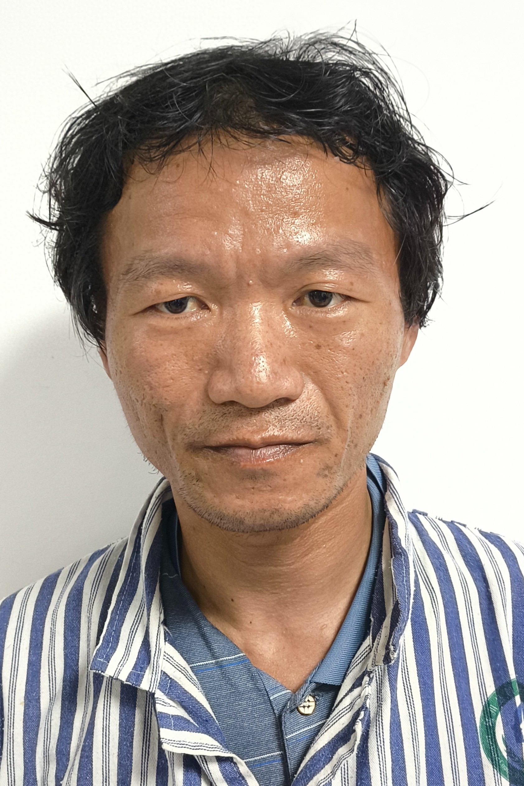 走失者照片 玉林市寻亲：中年男子被救助，穿黑色...