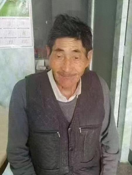 走失者照片 温州市寻人：八旬老人走失，戴黑色毛...