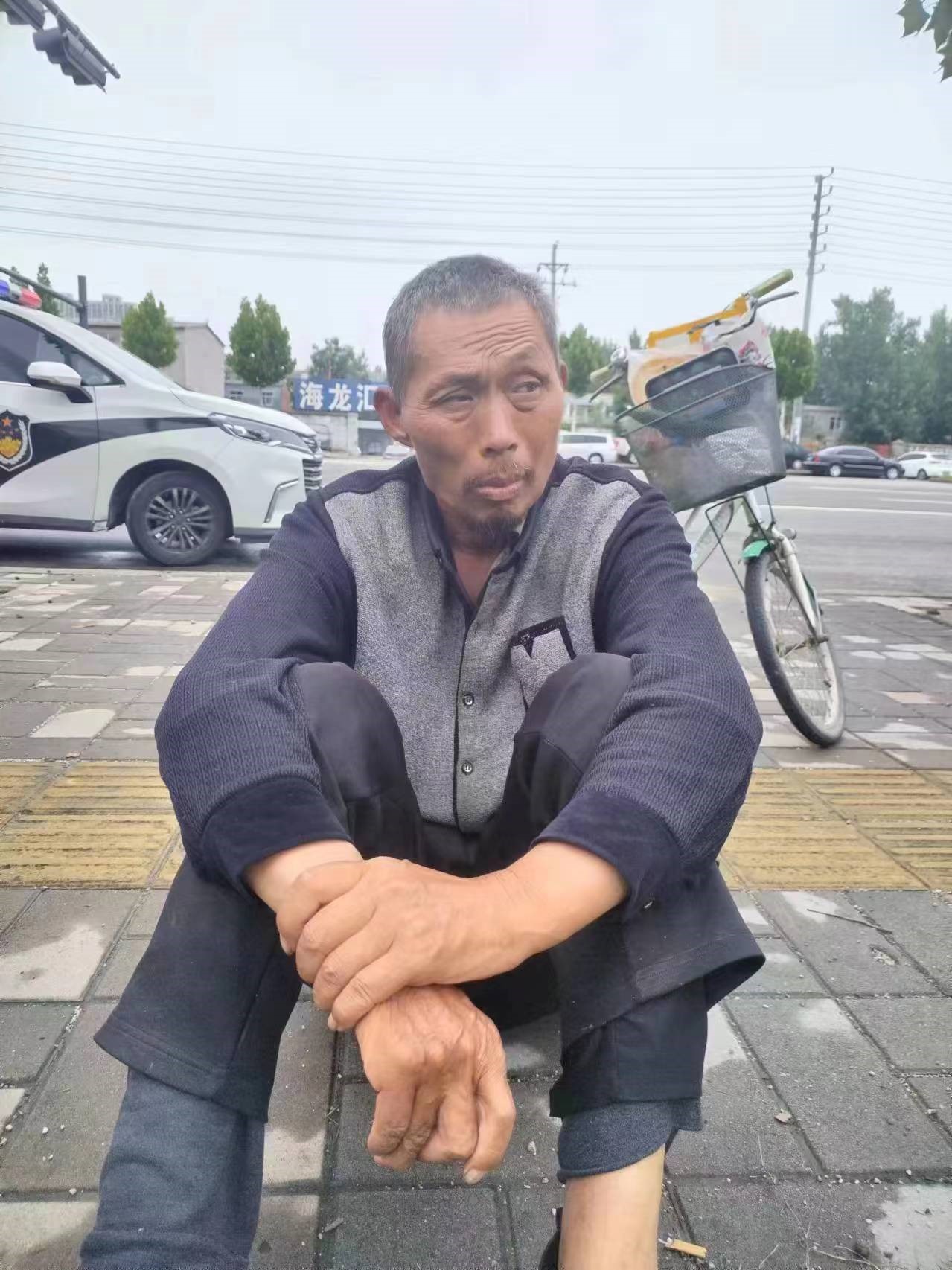 走失者照片 平顶山市寻亲：五旬男子被救助，穿蓝...