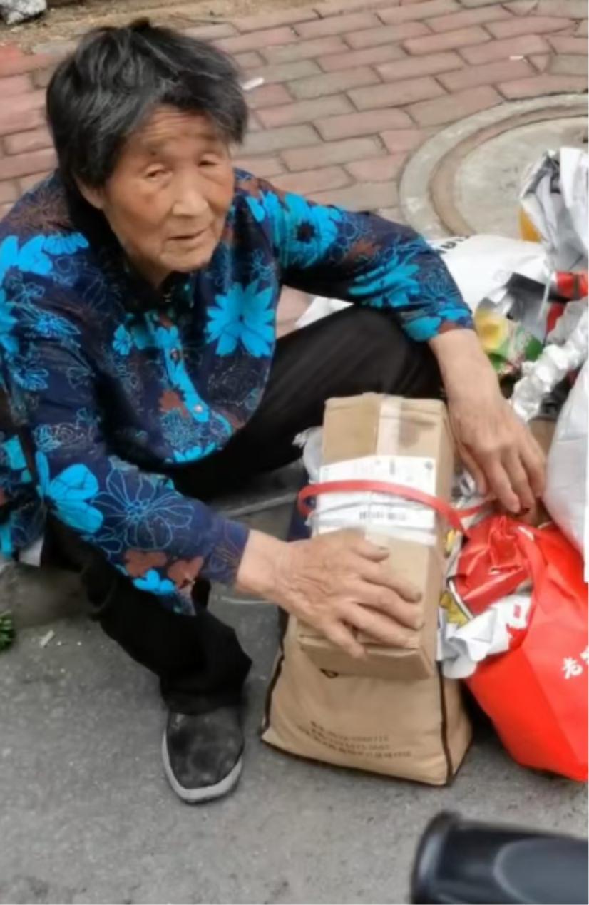 走失者照片 枣庄市滕州市寻人：七旬老太走失，穿...