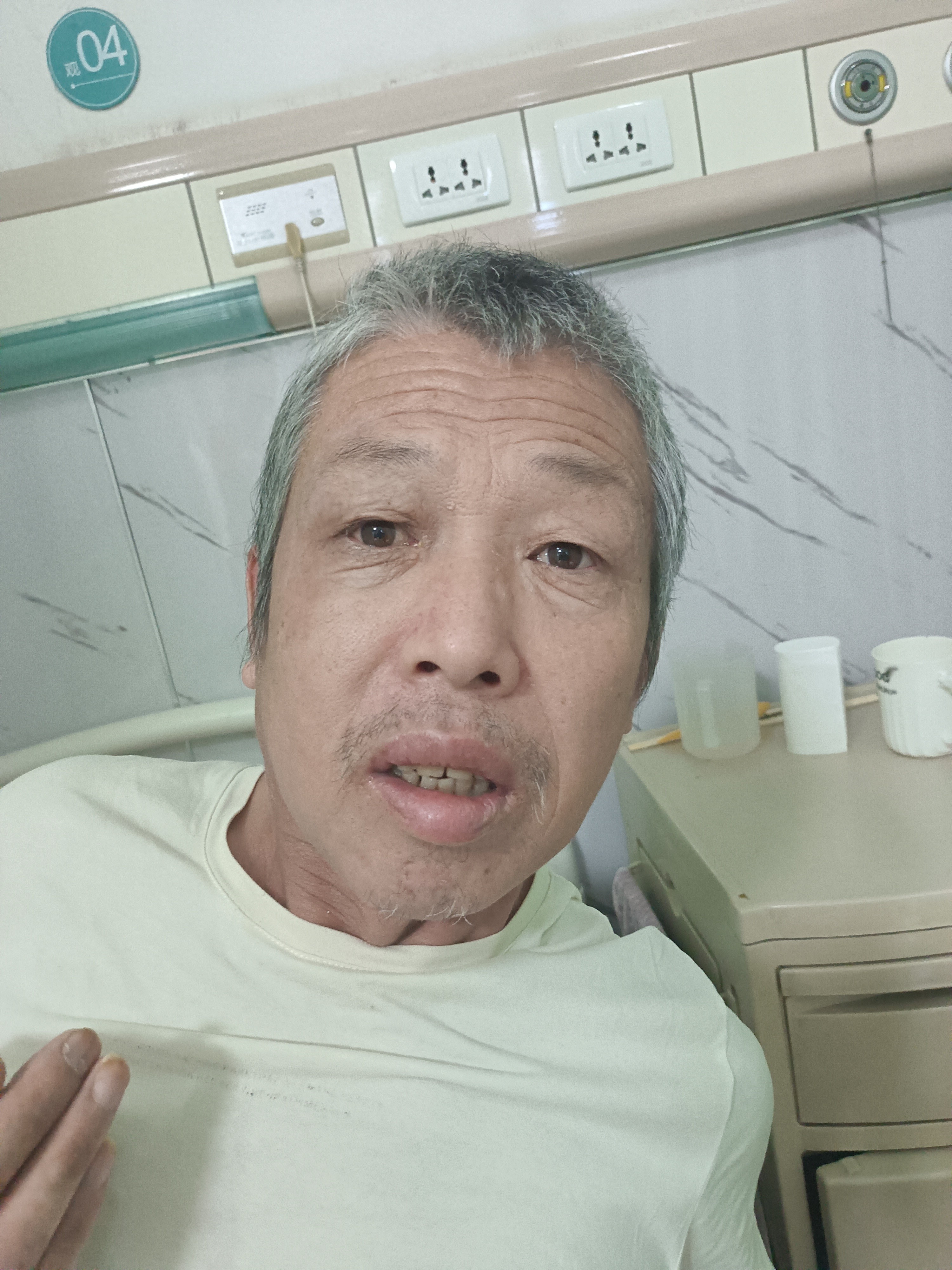 走失者照片 廊坊市寻亲：六旬老人被救助，穿黄色...