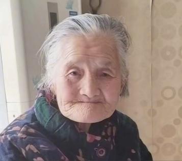 走失者照片 西安市寻人：九旬老太走失，穿深色马...