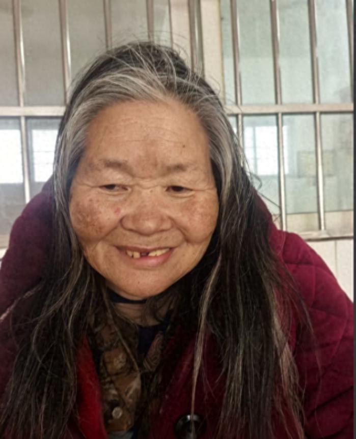 走失者照片 周口市寻亲：六旬老太被救助，穿红色...