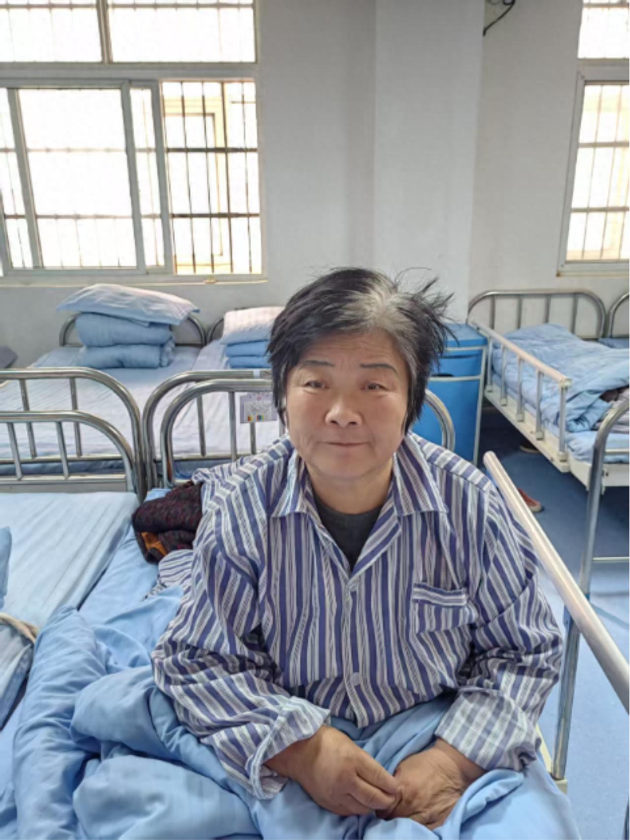 走失者照片 周口市寻亲：六旬老太被救助，穿黑色...