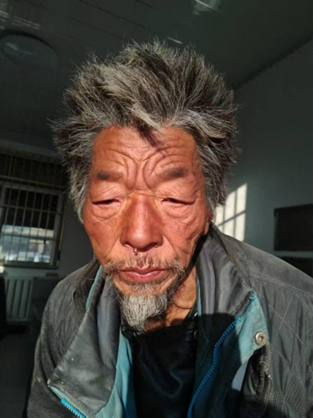 走失者照片 烟台市寻亲：六旬老人被救助，疑患精...