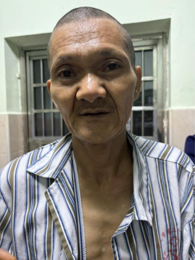 走失者照片 崇左市寻亲：六旬老人被救助，穿格纹...