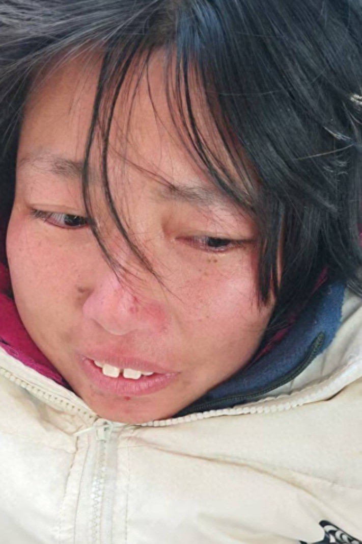 走失者照片 开封市寻亲：青年女子被救助，穿白色...