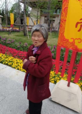 走失者照片 郑州市新郑市寻人：六旬老太走失，戴...