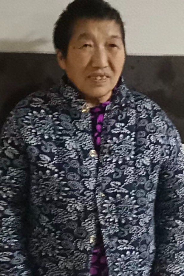 走失者照片 孝感市寻亲：六旬老太被救助，穿灰底...